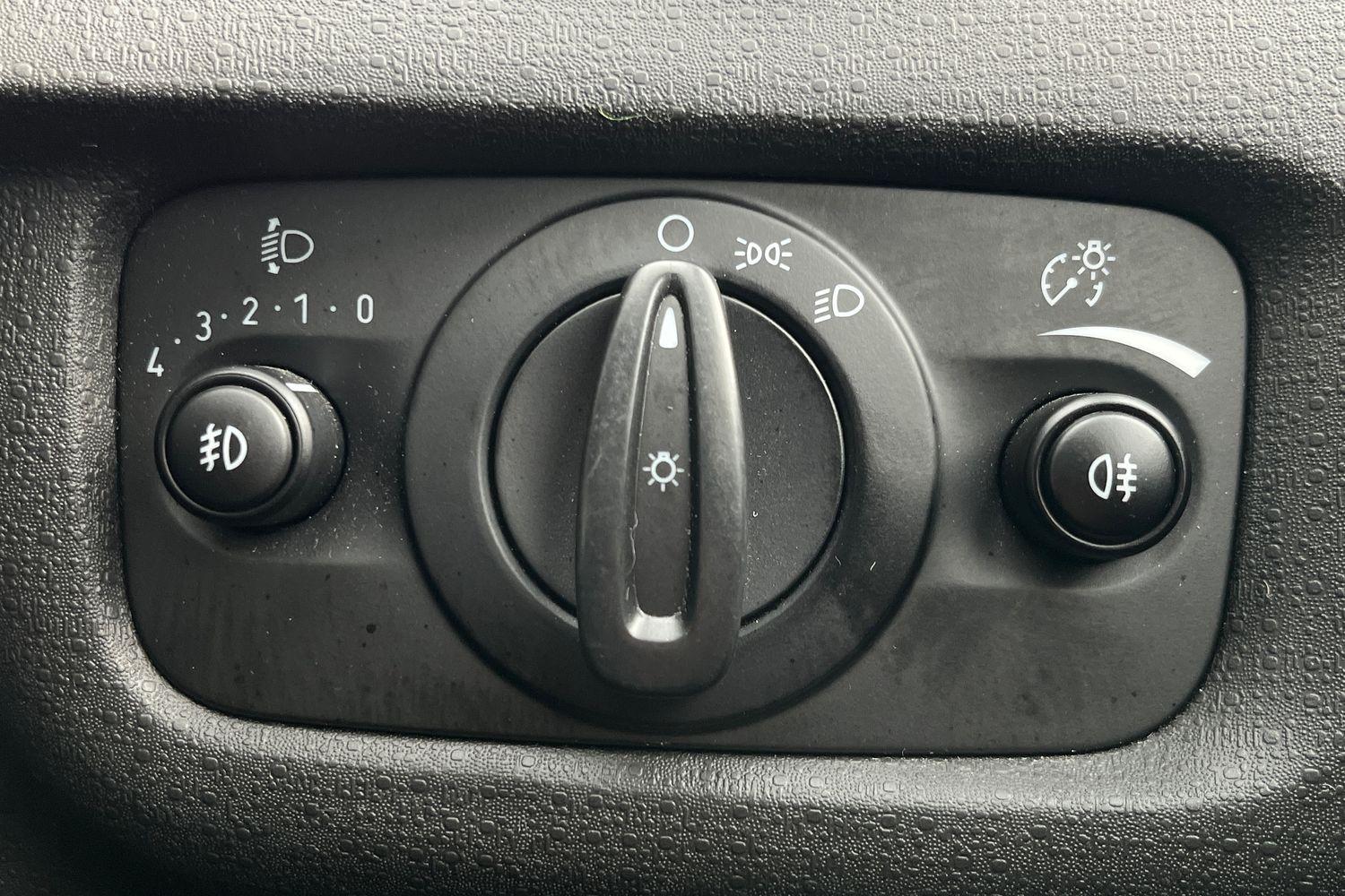 Ford Fiesta Photo 22