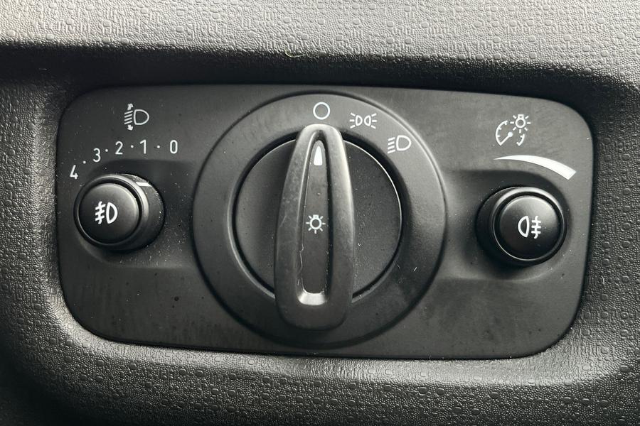 Ford Fiesta Photo autoimg-432fa4051475f8802d53f711762490e2c9afd3c0.jpg