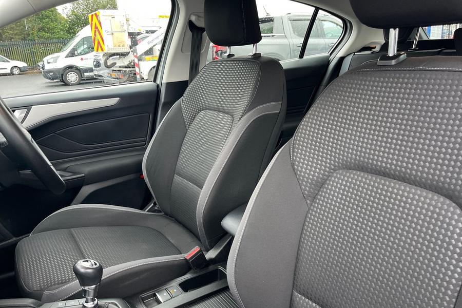 Ford FOCUS Photo autoimg-4330b48662a483acb71ed38a71d7ea5b091109c9.jpg