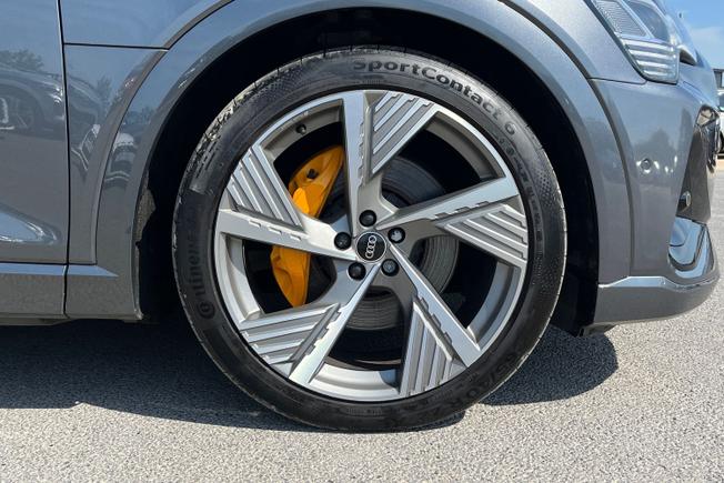 AUDI e-tron Photo 5