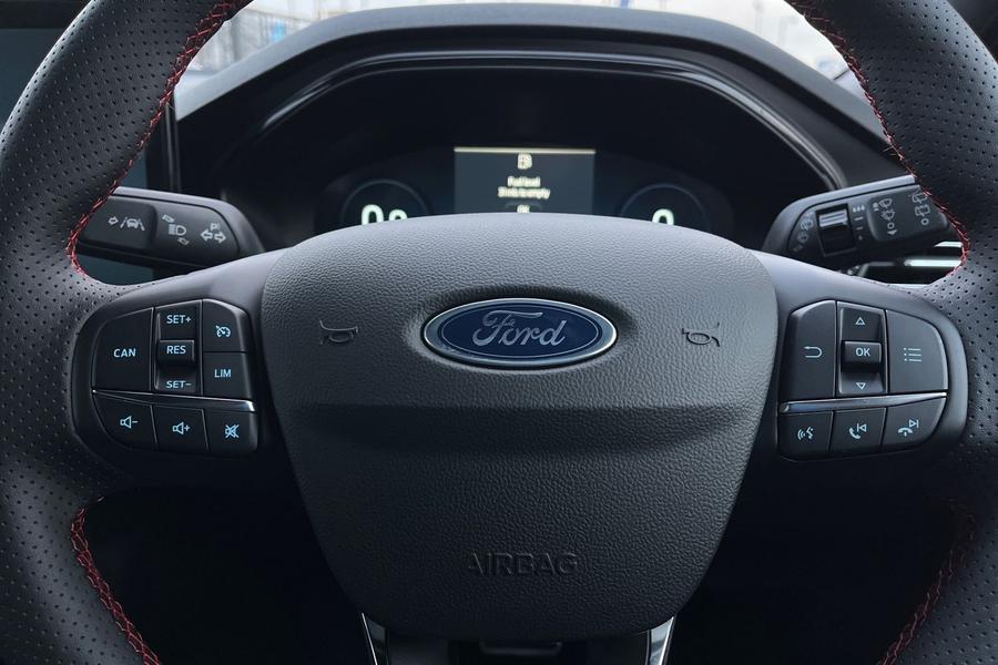 Ford FOCUS Photo autoimg-43361276d7786c4b491a5324a82443cf27d5b200.jpg