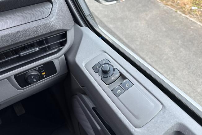 VOLKSWAGEN Transporter Photo 31