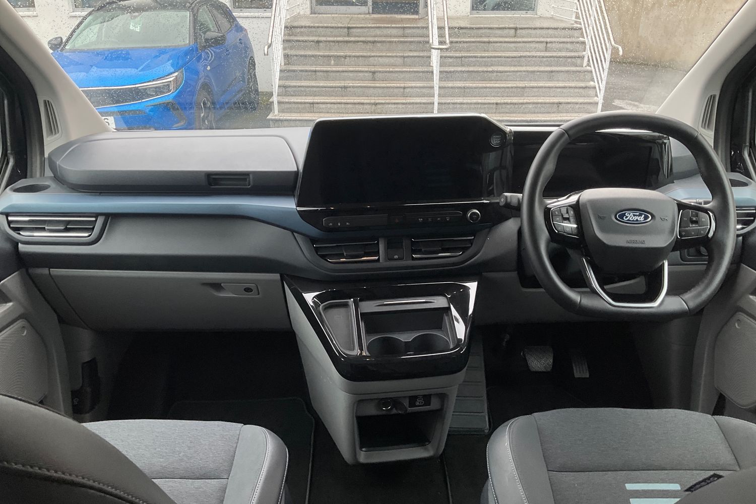 Ford TOURNEO CUSTOM Photo 24