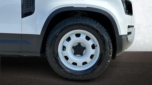 Land Rover Defender Photo autoimg-433a7034586429aeeb6378785f38eeb6a1cf44b7.jpg
