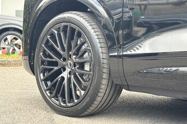 AUDI Q7 Photo 23