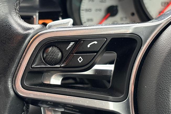 PORSCHE Macan Photo 16