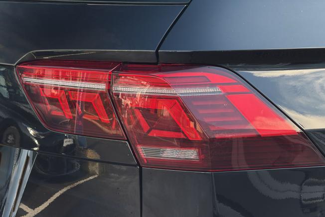 VOLKSWAGEN Tiguan Photo 18