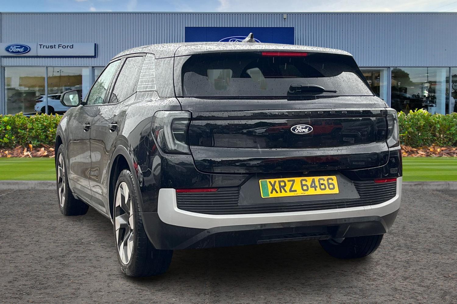Ford EXPLORER Photo 1