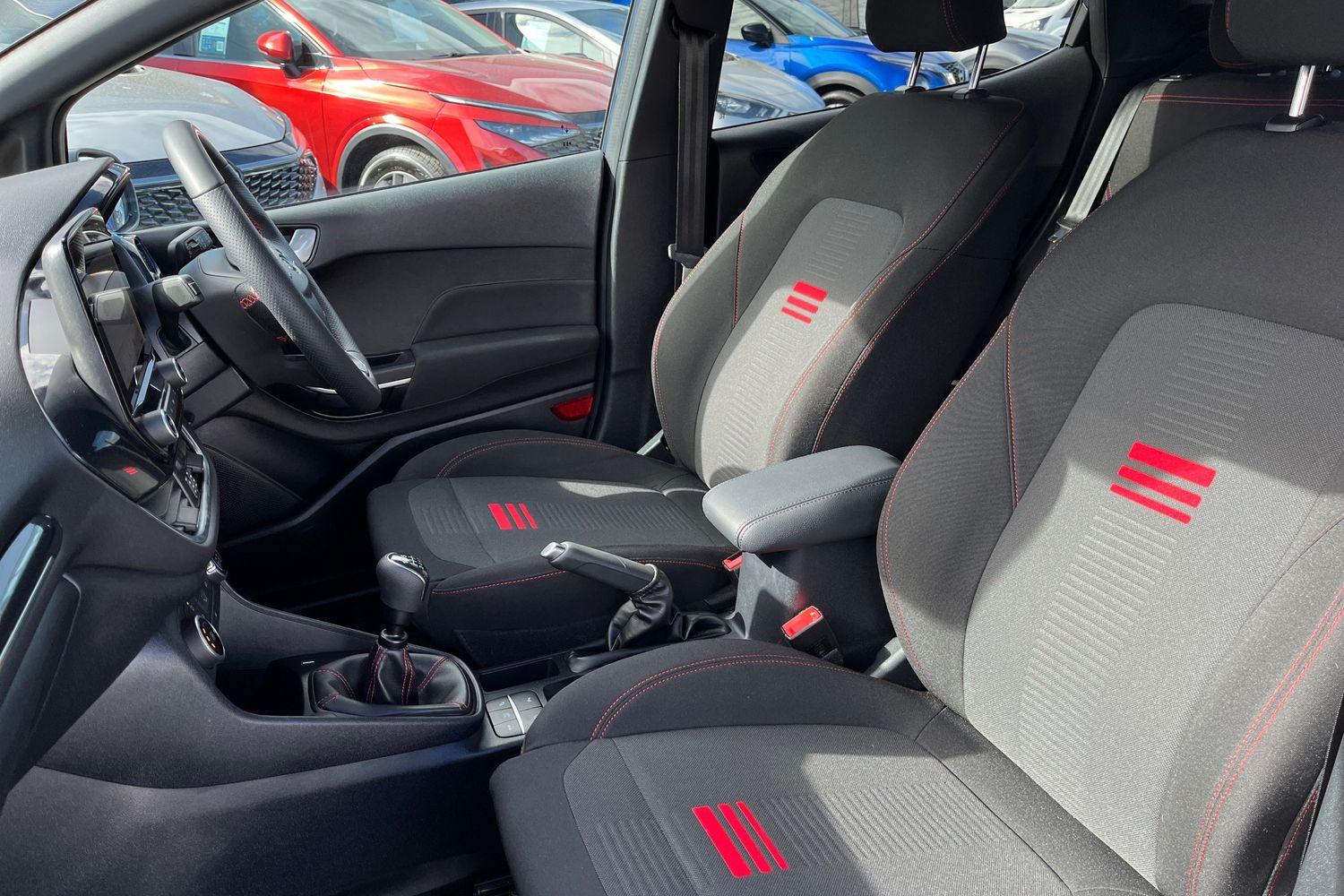 Ford FIESTA Photo 18