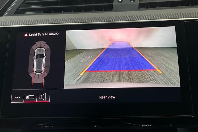 AUDI Q8 E-Tron Photo 21