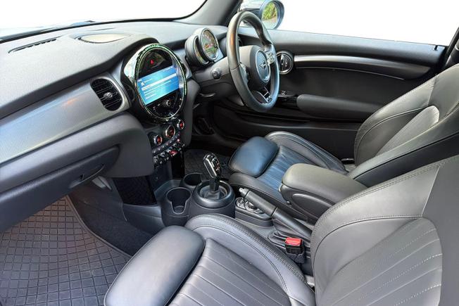 MINI Hatch Photo 2