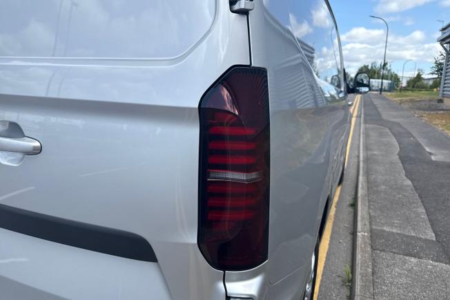 VOLKSWAGEN Transporter Photo 18