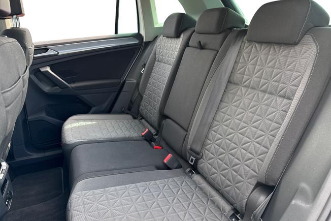 VOLKSWAGEN Tiguan Photo 9