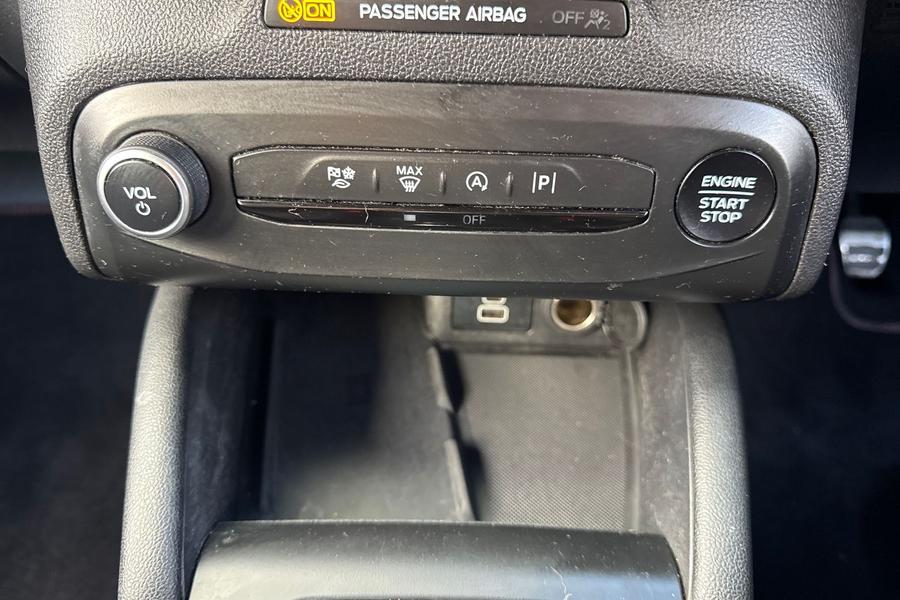Ford FOCUS Photo autoimg-43655142e88775b4332cd474fa389bc7e08f3683.jpg