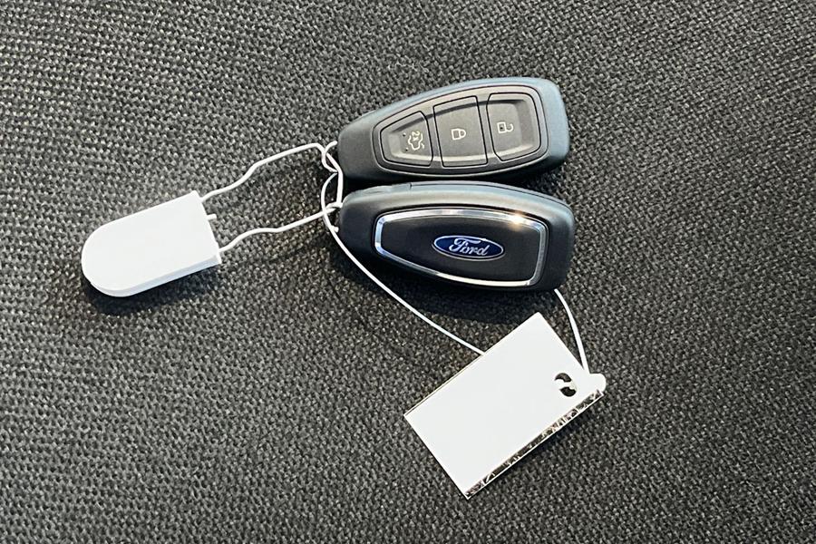 Ford Kuga Photo autoimg-4366018a2438e06ec96ba37490d8a04ae824509f.jpg
