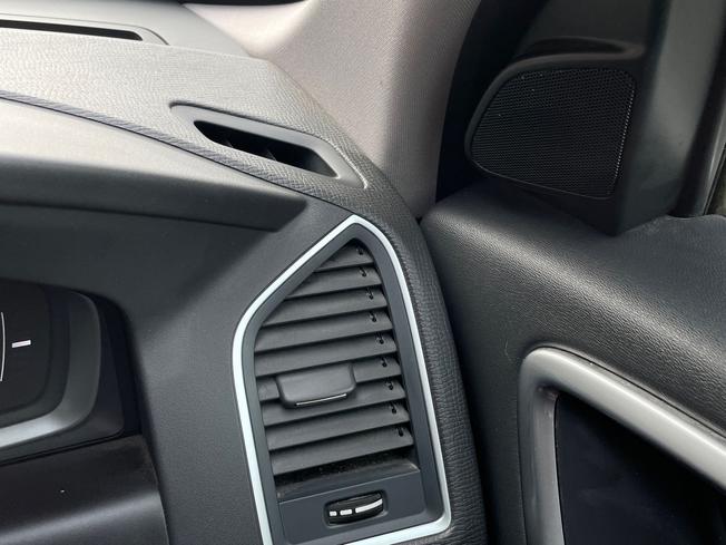 VOLVO XC60 Photo 35