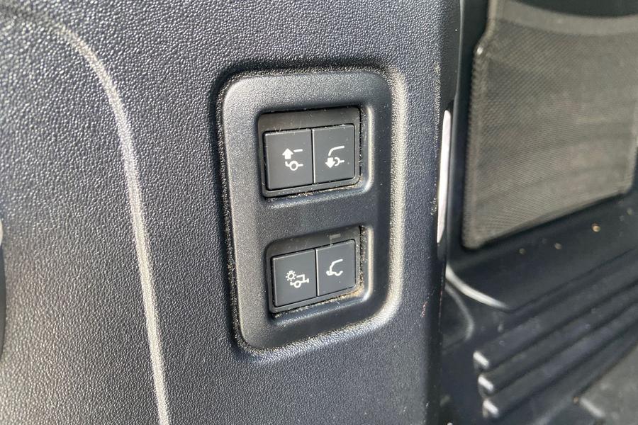 Land Rover DEFENDER Photo autoimg-4377041d61f9fa80f131cfc0f66f3083058ce884.jpg