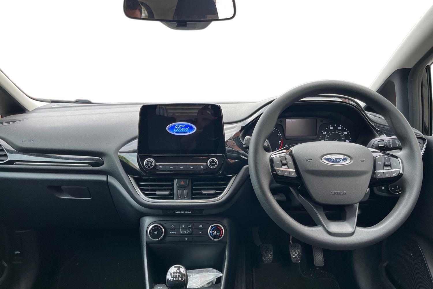 Ford FIESTA Photo 9