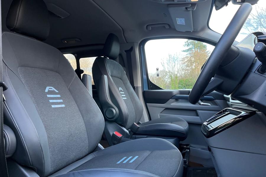 Ford Tourneo Custom Photo autoimg-438bd6861855b88847c46dde8094964c54f1ad26.jpg