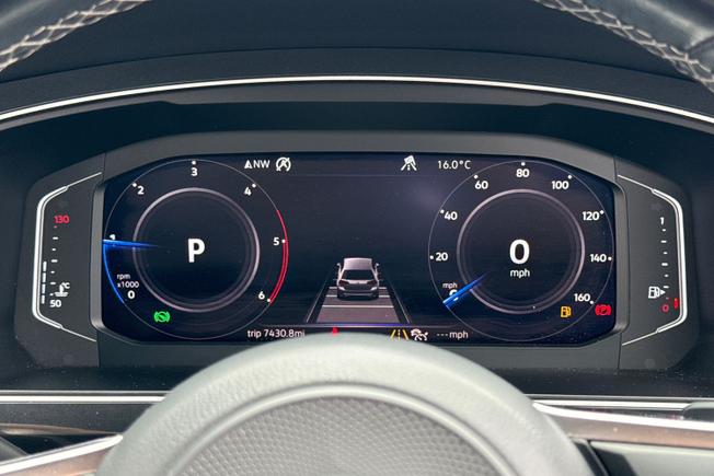 VOLKSWAGEN Tiguan Photo 15