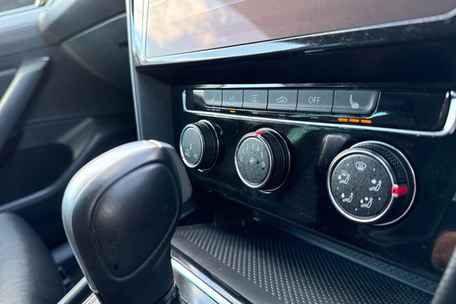 VOLKSWAGEN Passat Photo 34