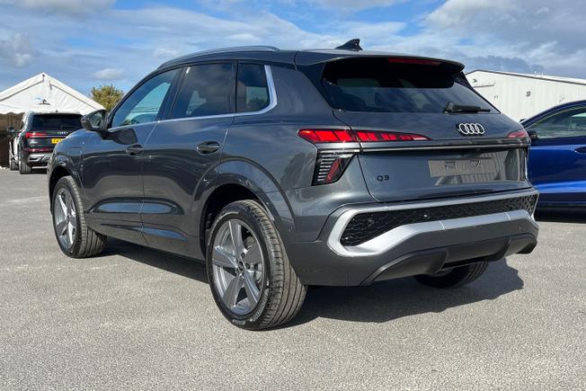 AUDI  Q3 SUV Photo 25