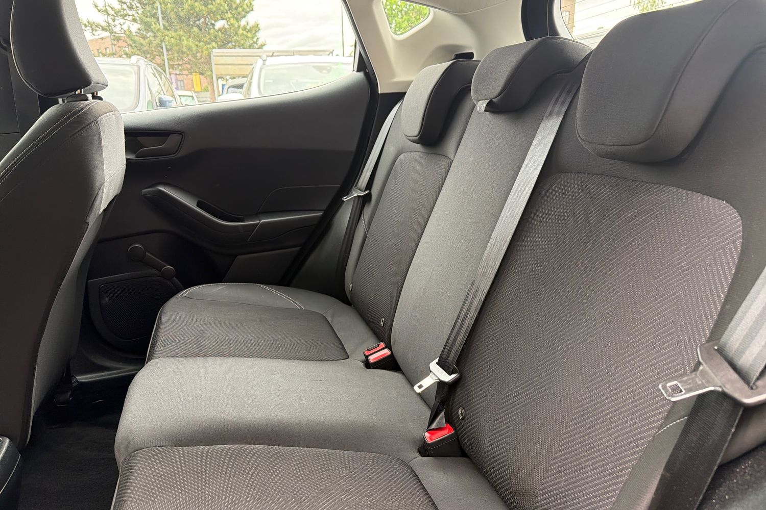 Ford FIESTA Photo 19