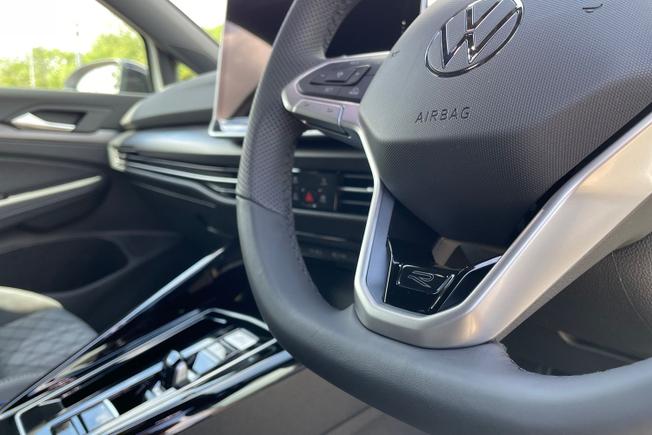 VOLKSWAGEN Golf Photo 41