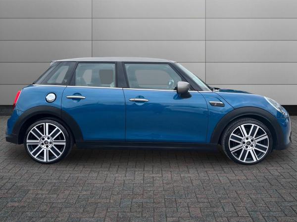 MINI Hatch Photo autoimg-439a9c0bd506d6c039d3d632ca940b8f7fe61bbb.jpg