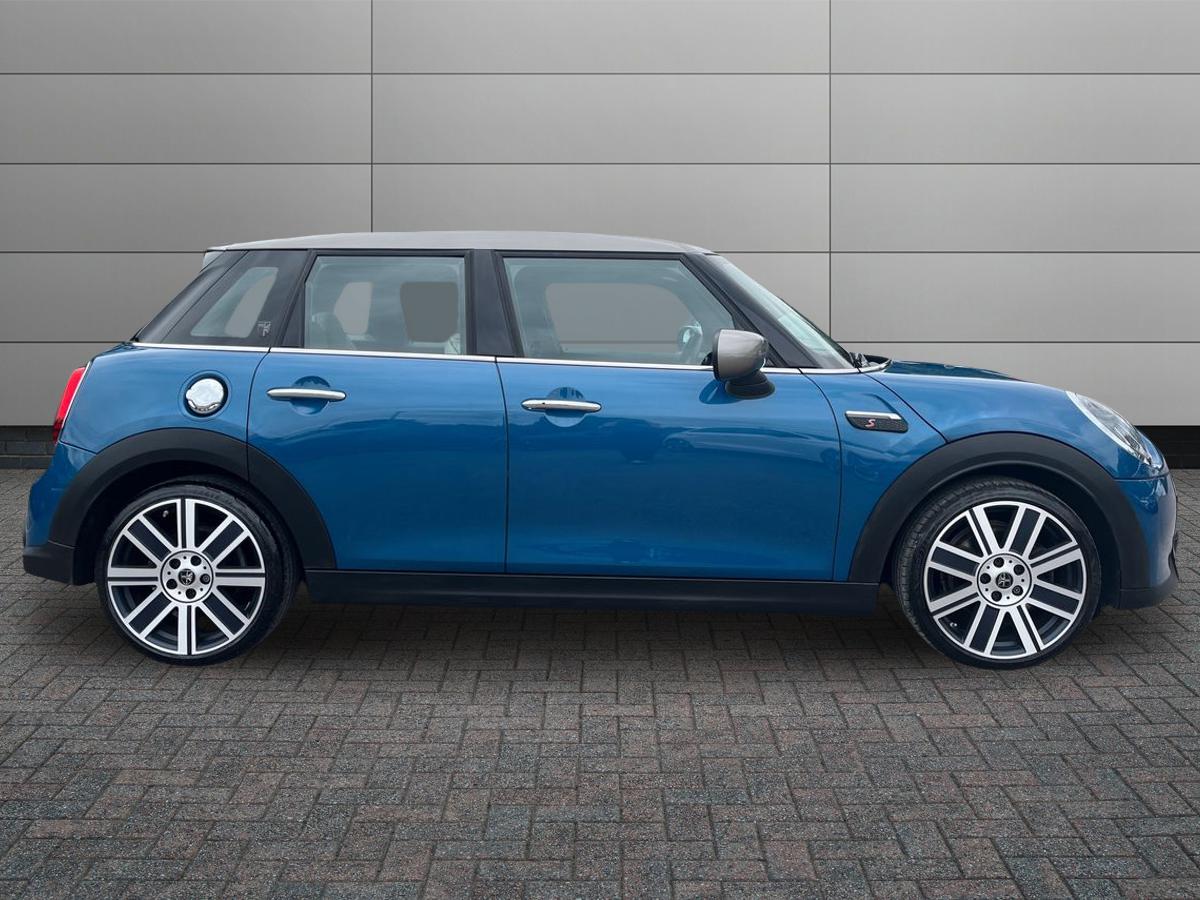 MINI Hatch Photo 5