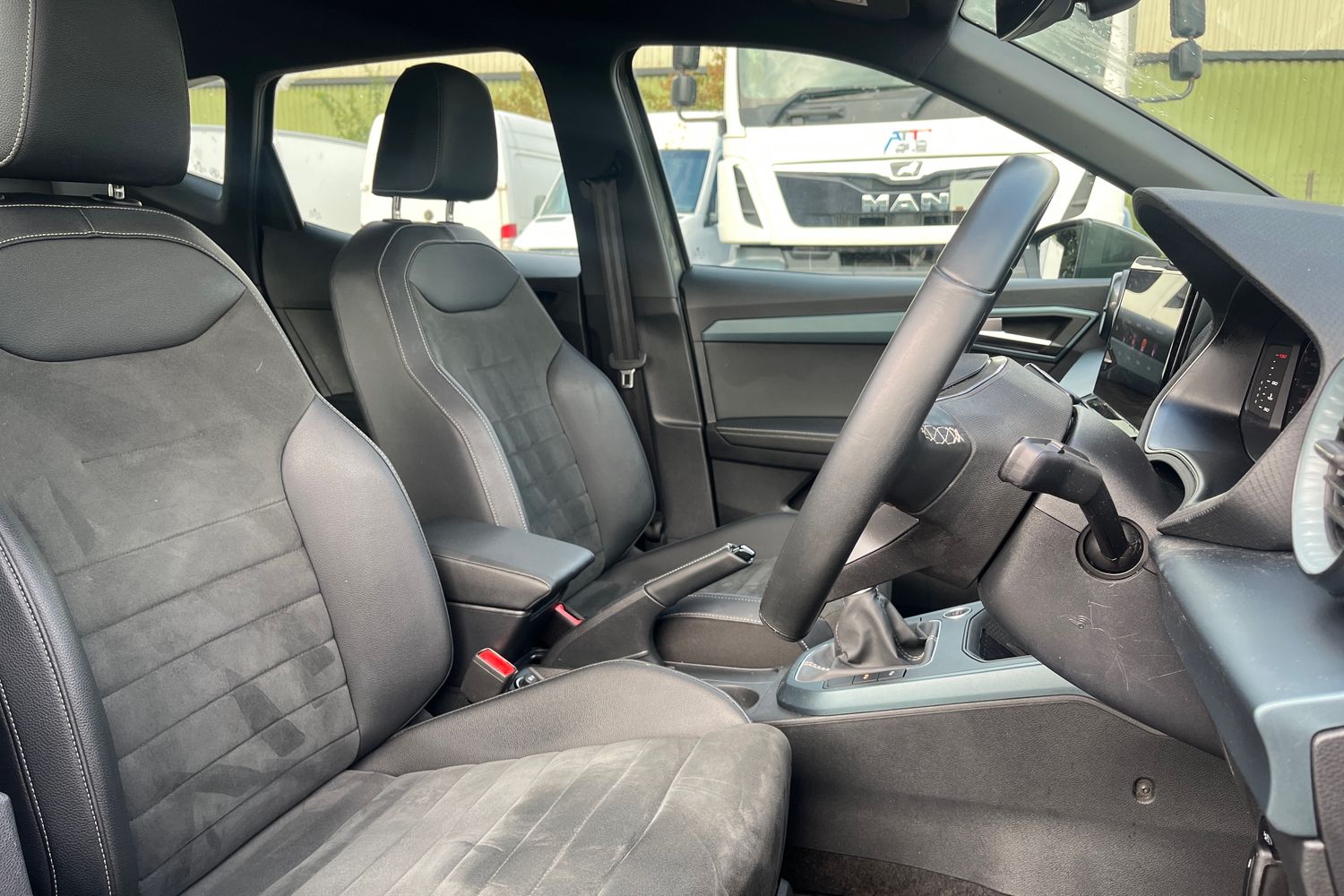 SEAT ARONA Photo 16