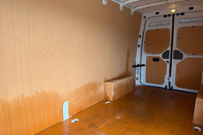 VOLKSWAGEN Crafter Photo 9