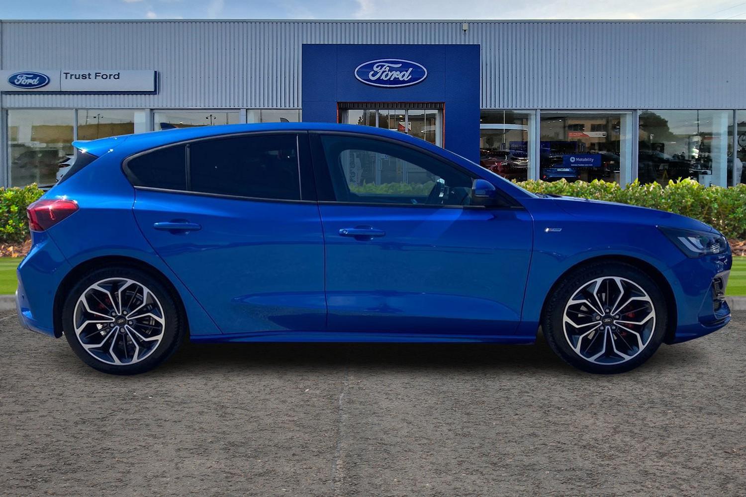 Ford FOCUS Photo 2