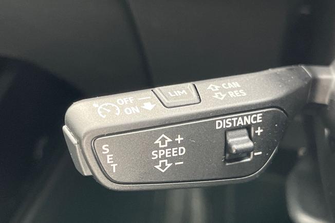 AUDI Q4 Photo 26