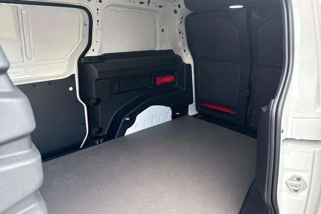 Volkswagen ID. Buzz Cargo Photo 9