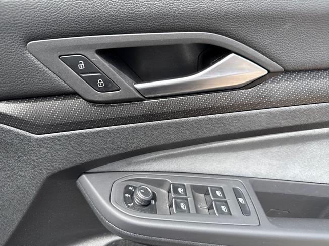 VOLKSWAGEN Golf Photo 29