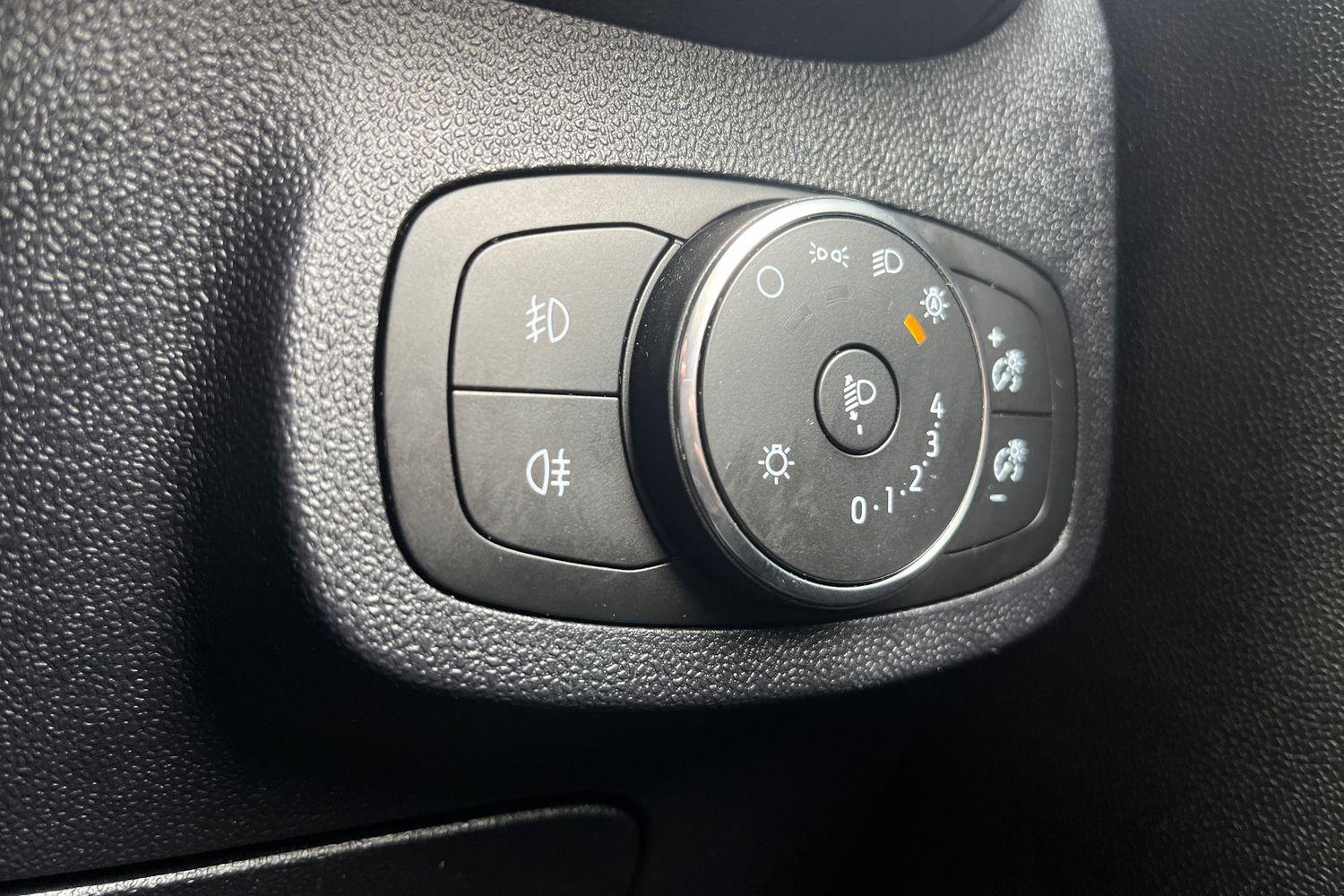 Ford FIESTA Photo 23
