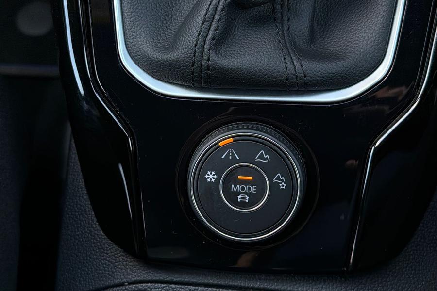 Volkswagen T-ROC Photo autoimg-43bcf70065fe3a8408970f5d8f656cd16f19ff7b.jpg