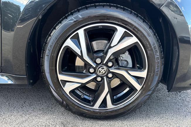 TOYOTA Yaris Photo 5