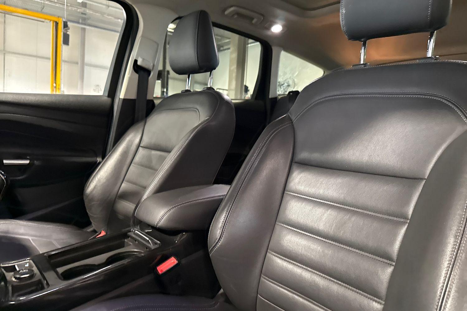 Ford KUGA Photo 18