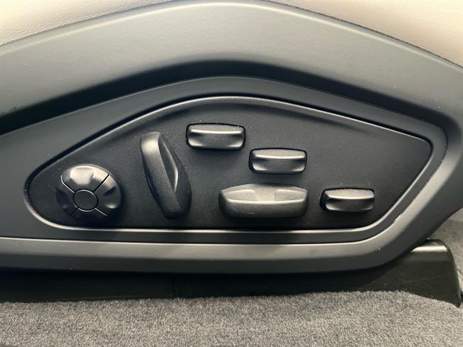 PORSCHE Taycan Photo 37