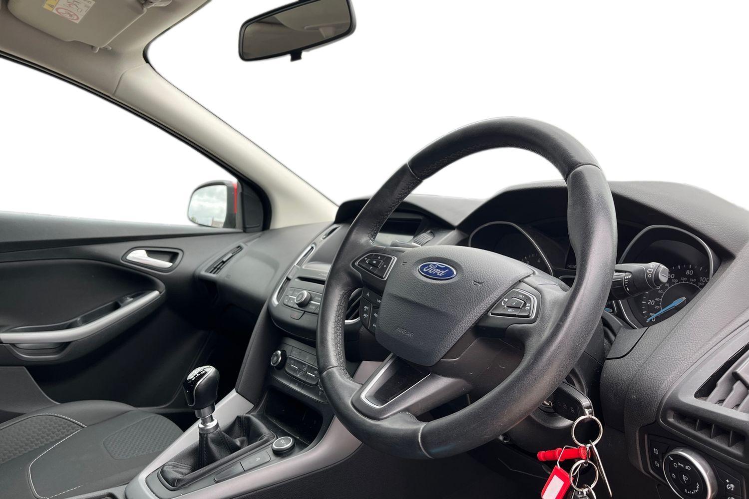 Ford FOCUS Photo 8