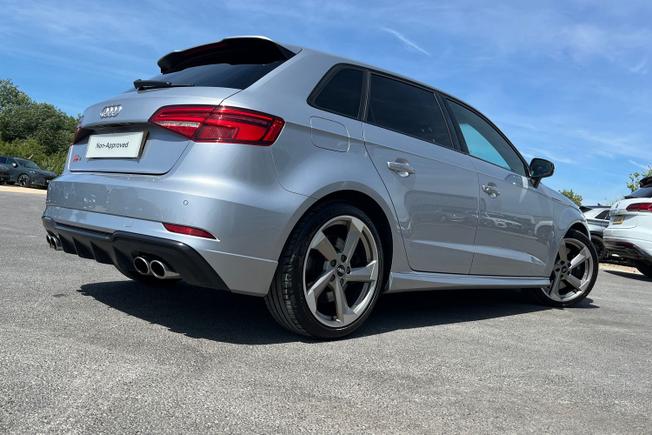 AUDI S3 Photo 26