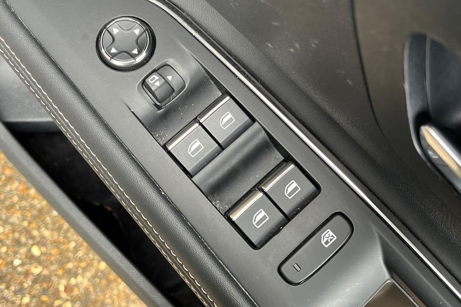 Peugeot 5008 Photo autoimg-43dff0859e3a137963094672041d159580ed05a8.jpg