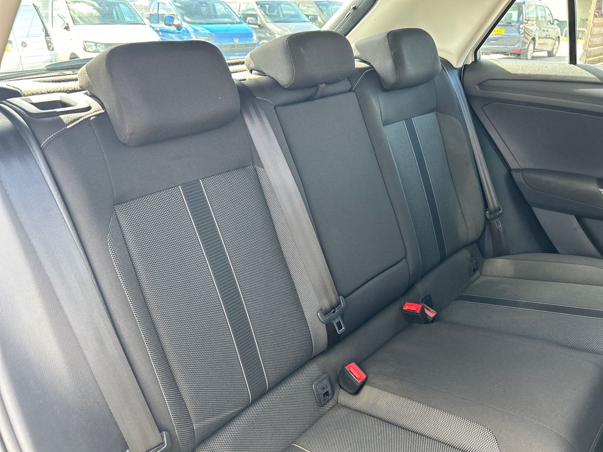 Volkswagen T-Roc Photo 38