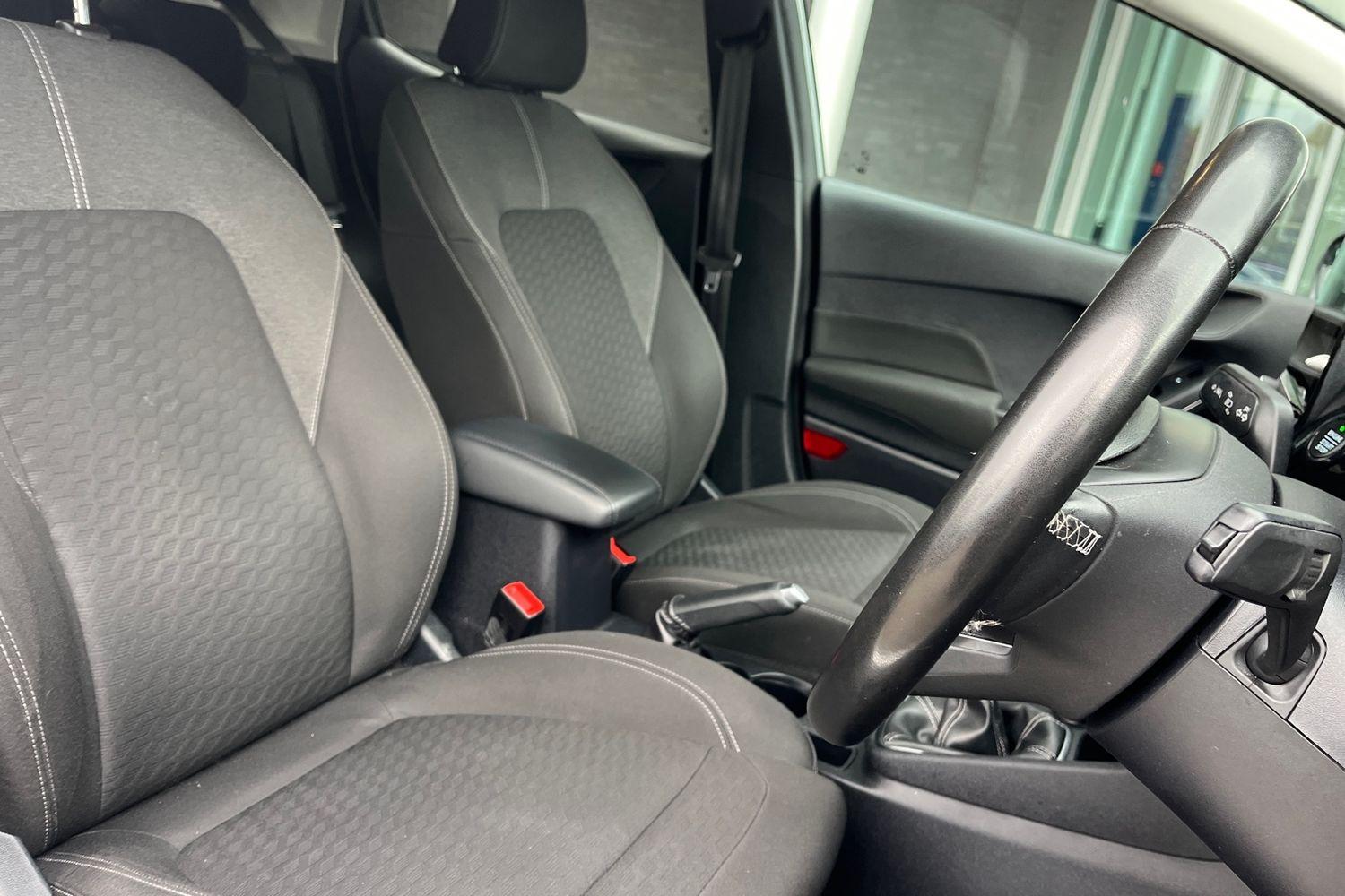 Ford Fiesta Photo 16