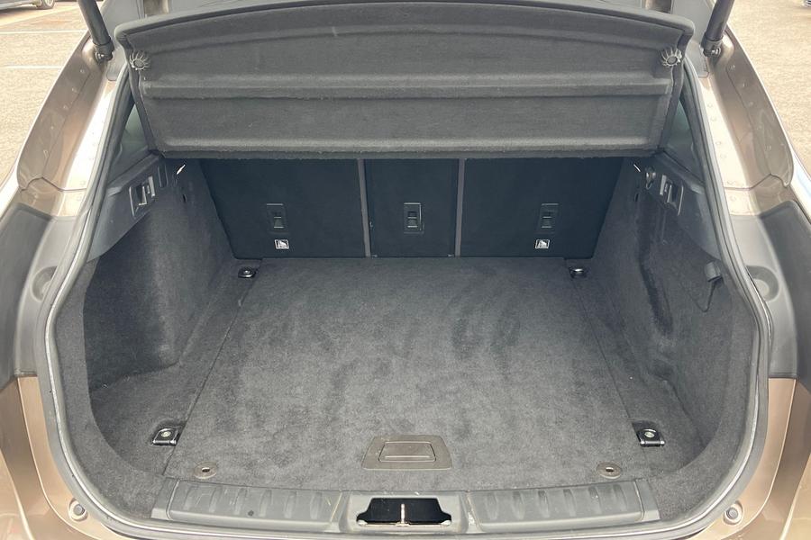 Jaguar F-PACE Photo autoimg-43f01f40566e0f8a2b7c206bb7c404d839721494.jpg