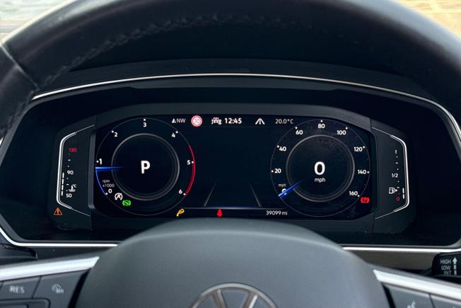 VOLKSWAGEN Tiguan Photo 15
