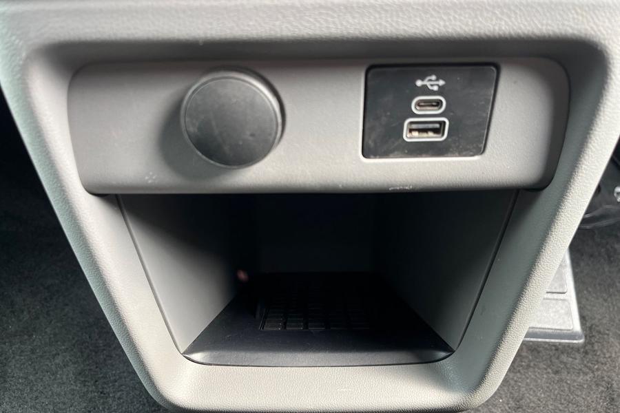 Ford TRANSIT CUSTOM Photo autoimg-43f621f60153f2c0398a7dca07615a1d96de8080.jpg