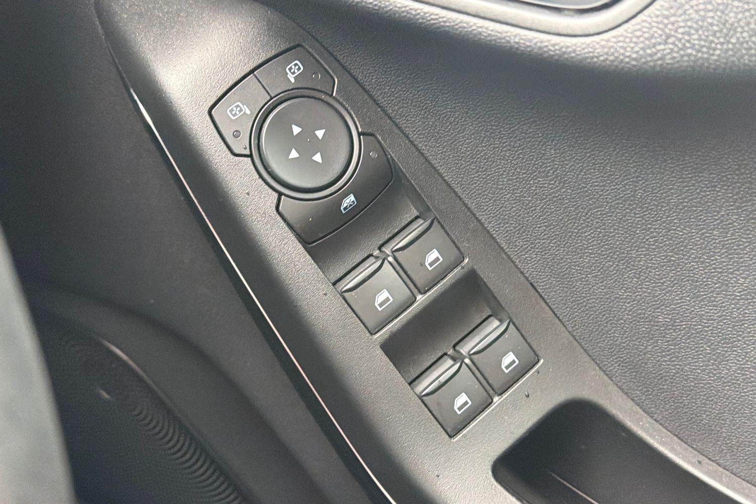 Ford FIESTA Photo 15